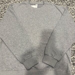 ALO Yoga Men's Light Gray Crewneck Sweater